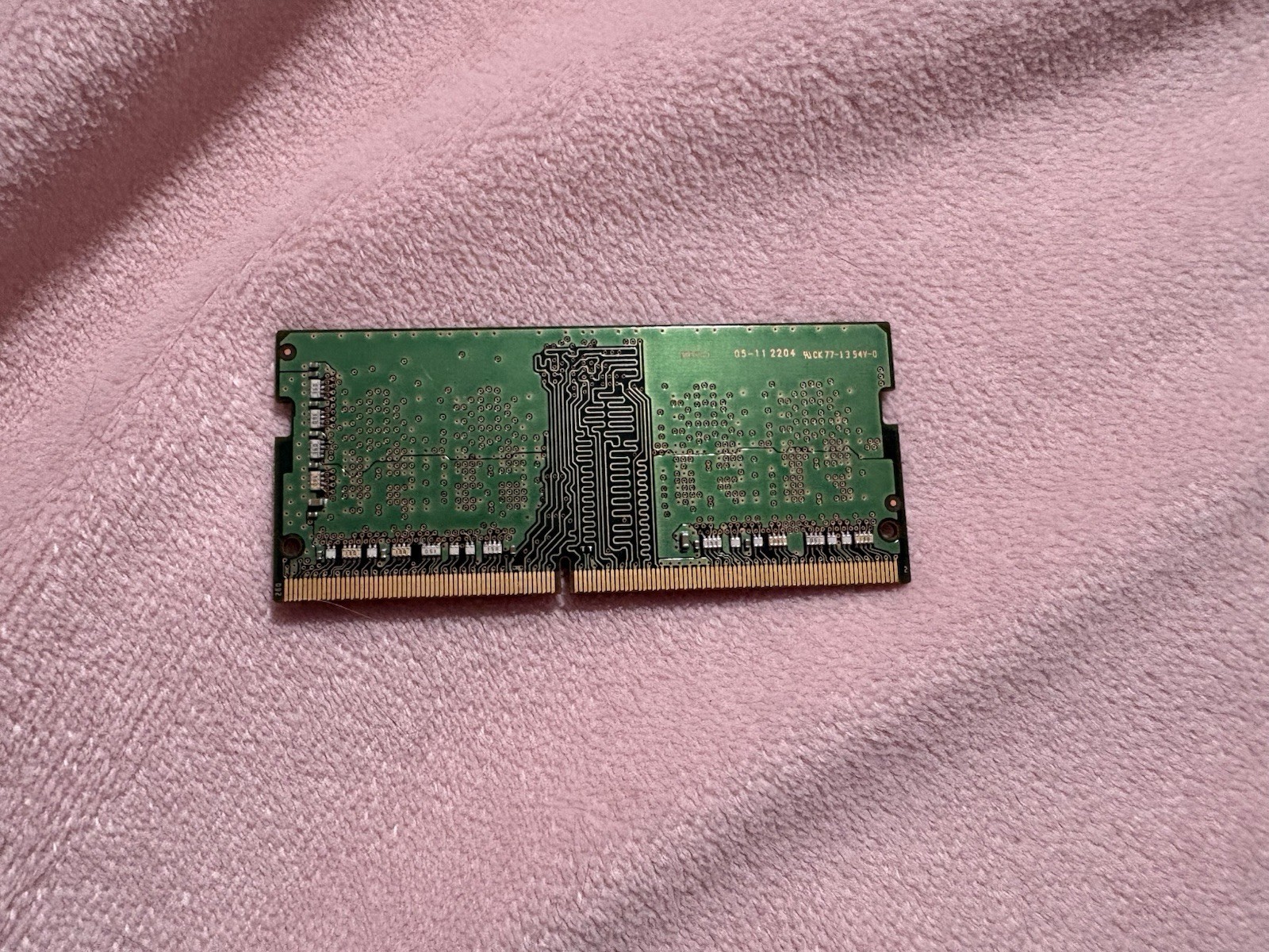 HP Laptop ( one out of two Ram slots are broken ) READ DESCRIPTION