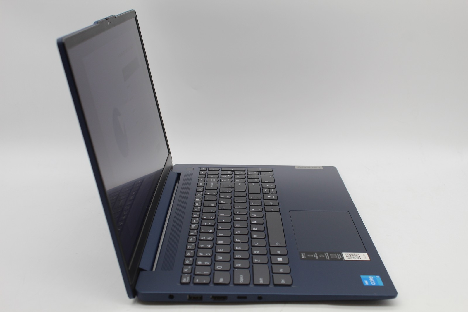 Lenovo IdeaPad Slim 3 15IRU8 Core i3-1315U 1.2GHz 8GB 256GB SSD PC1795838