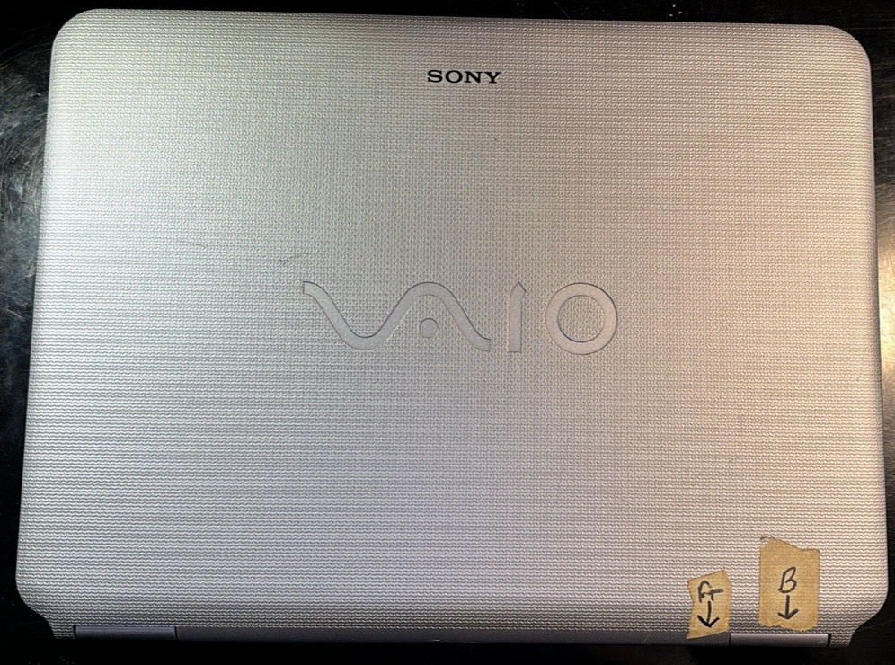 Sony VAIO PCG-7154L 3GB RAM Boots to Ubuntu. No battery.