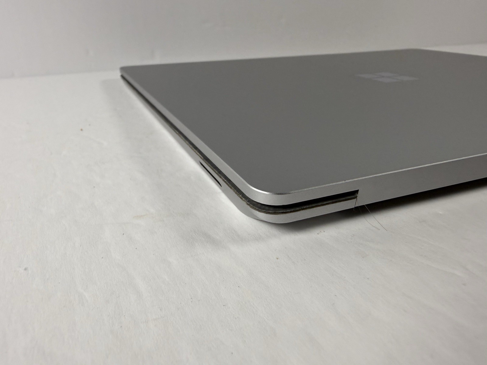 Microsoft Surface Laptop 5 13.5” 1950 Intel Core i7-1265U 16GB RAM 512GB NVME