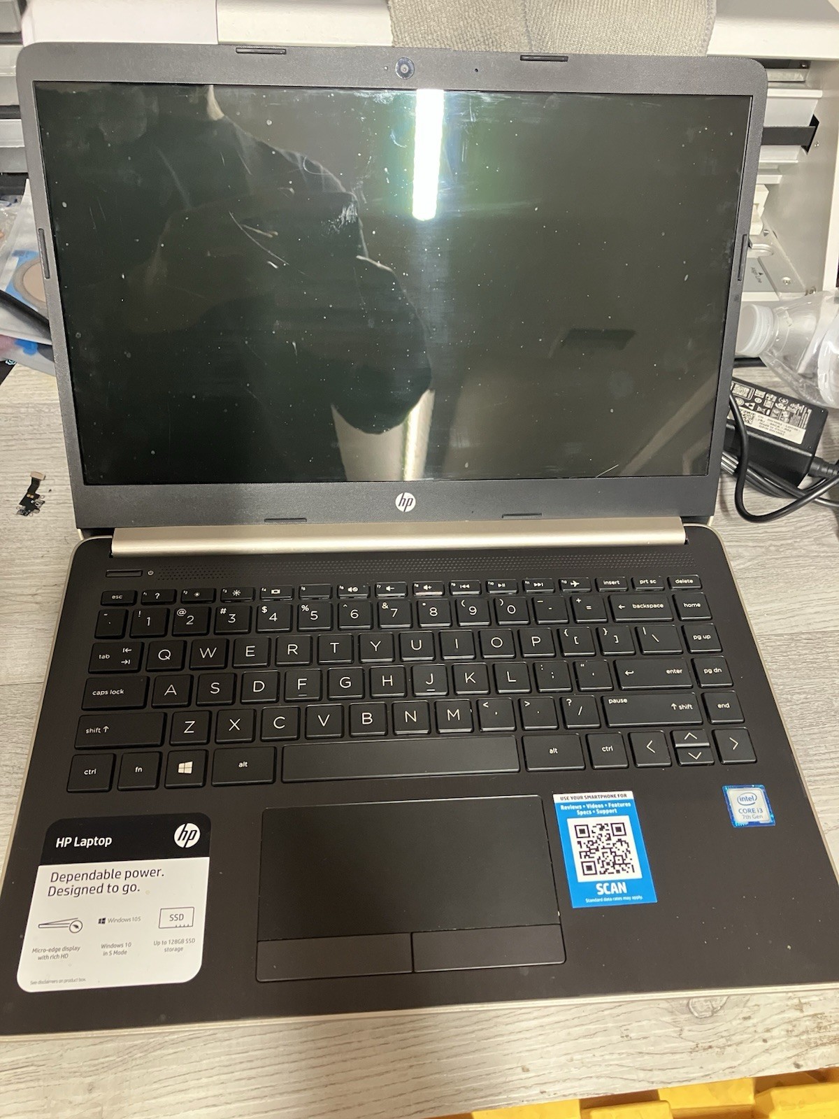 HP Laptop 14-cf0006dx 14″ Core i3-7100u 2.4ghz 8gb RAM 128GB SSD **DEFECT**key