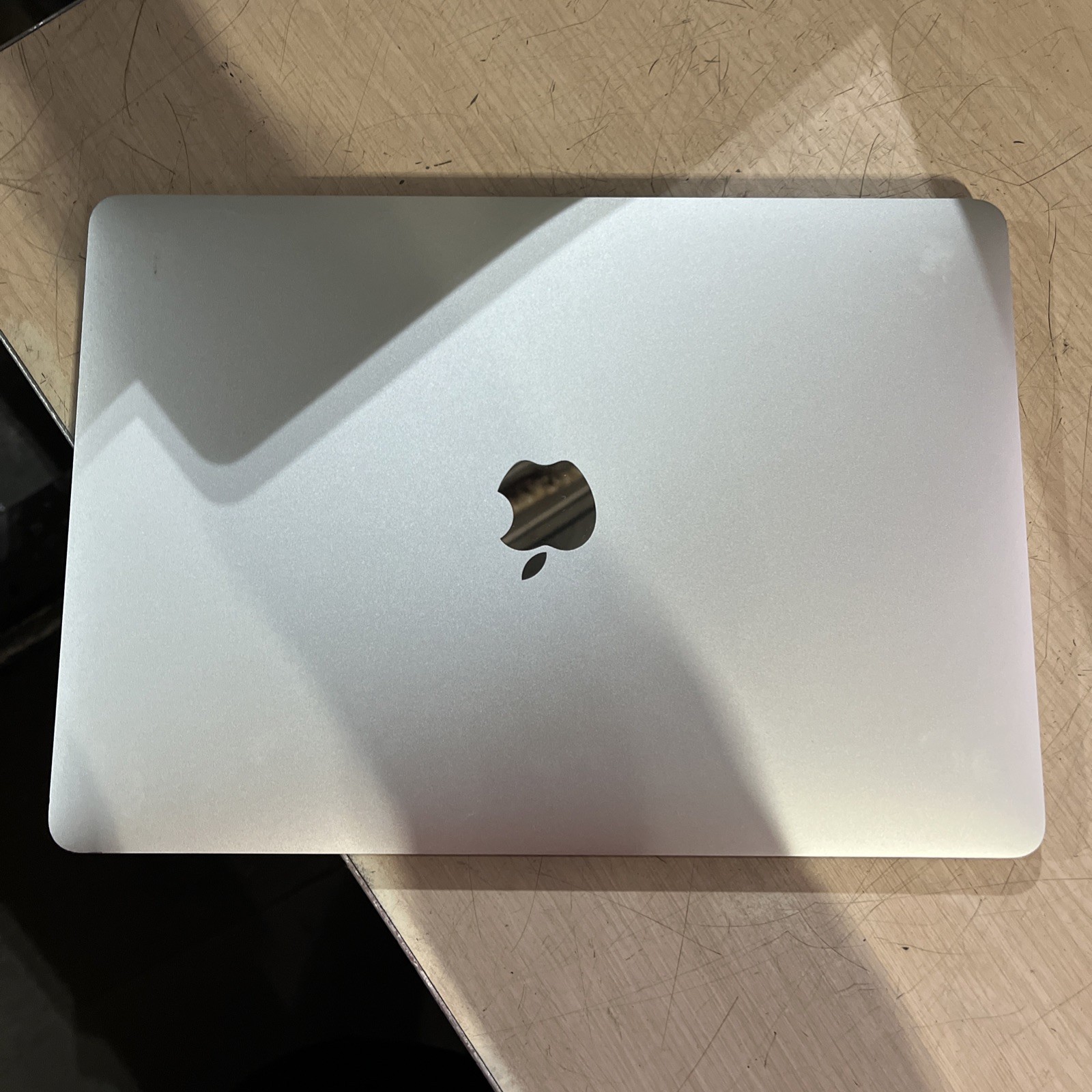 APPLE MACBOOK PRO 13″ TOUCH/MID-2017 CORE I5-7267U 3.1GHZ 8GB RAM 256SSD .