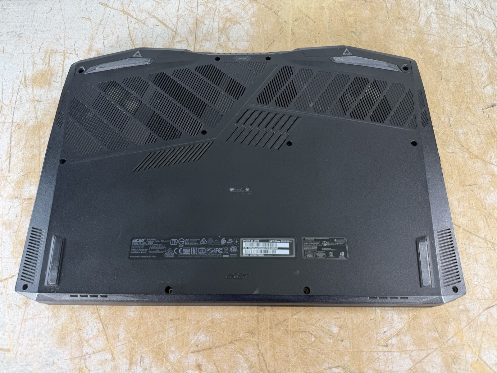 ACER PREDATOR PH317-54 i7-10750H @ 2.60 GHz, 8GB RAM, NO HDD/OS – (FOR PARTS)