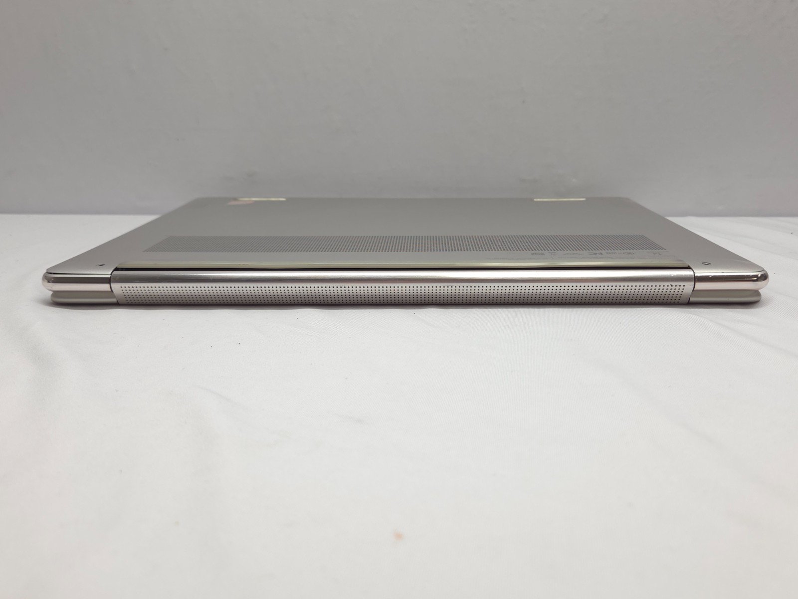 Lenovo Yoga 9 14IRP8 14″ OLED Intel Core i7 11th Gen 8GB RAM No Storage AS-IS