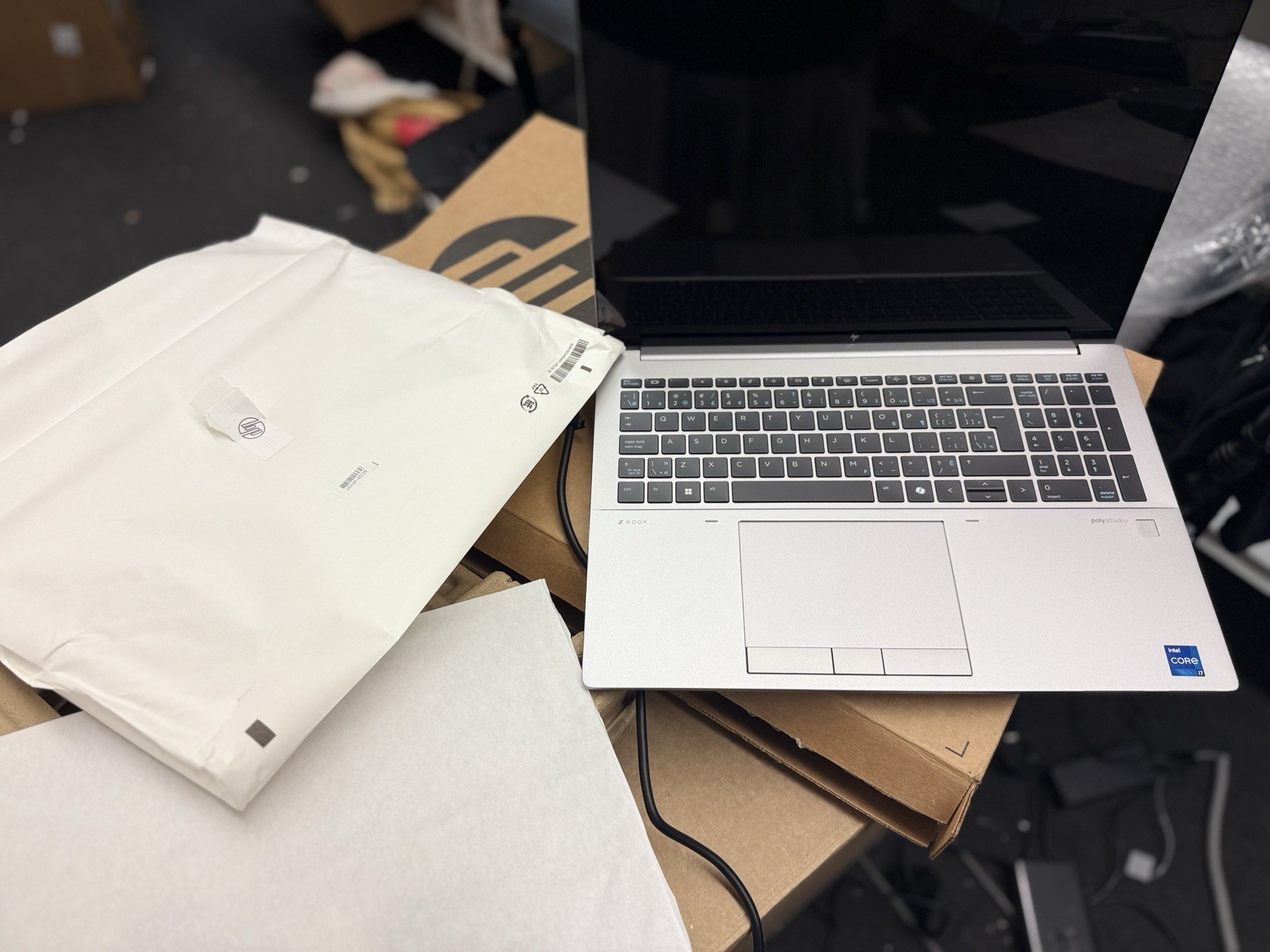 HP ZBook Fury 16 G11 i7-14700HX 16GB 1TB 3840×2400 AMOLED TOUCH /RTX 2000 ADA