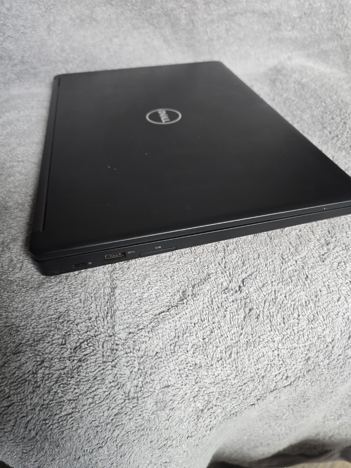 dell latitude 5480 i5-7300u, No Hdd, Included Genuine Dell Power Adapter.