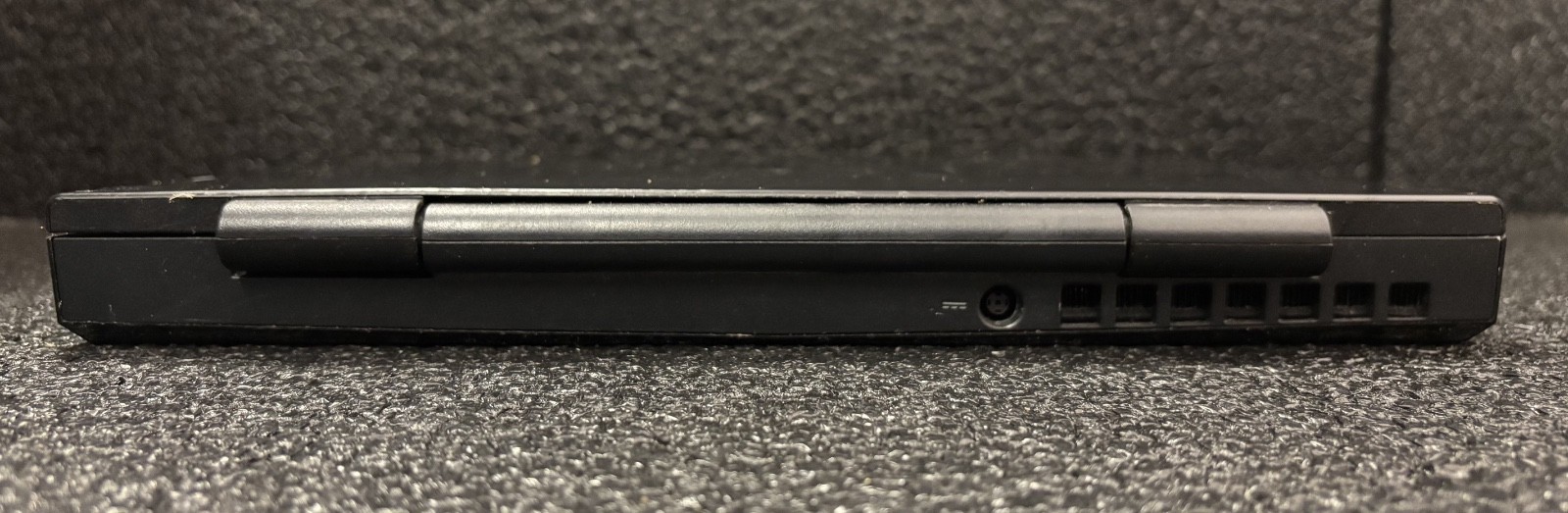 Alienware M11x R2 Gaming Laptop 11.6” i5 U520 | 8GB | 250GB HD | GT 335M | READ!