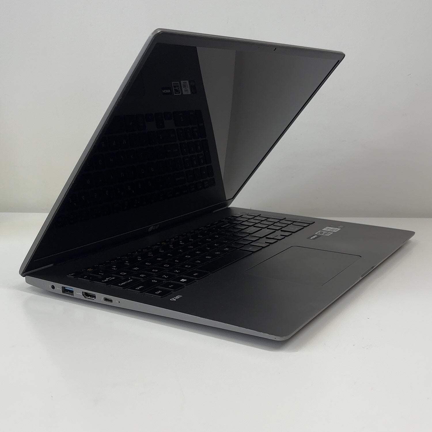 Broken LG Gram 17Z90N 17″ i7-1065G7 1.3GHz 16GB RAM 512GB SSD LCD Bright Spot