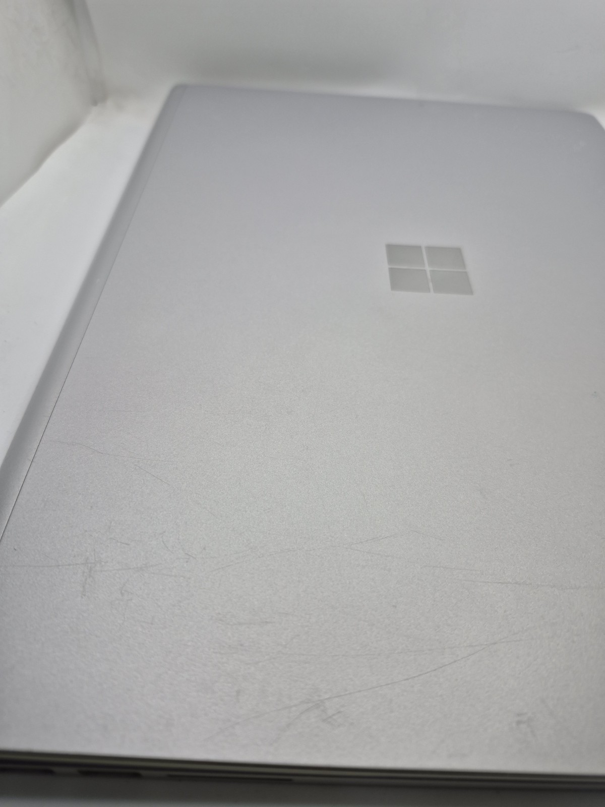 Microsoft Surface Book 2 13.5″ i5-7300U 2.7GHz 8GB RAM 128GB SSD Win 10 Pro