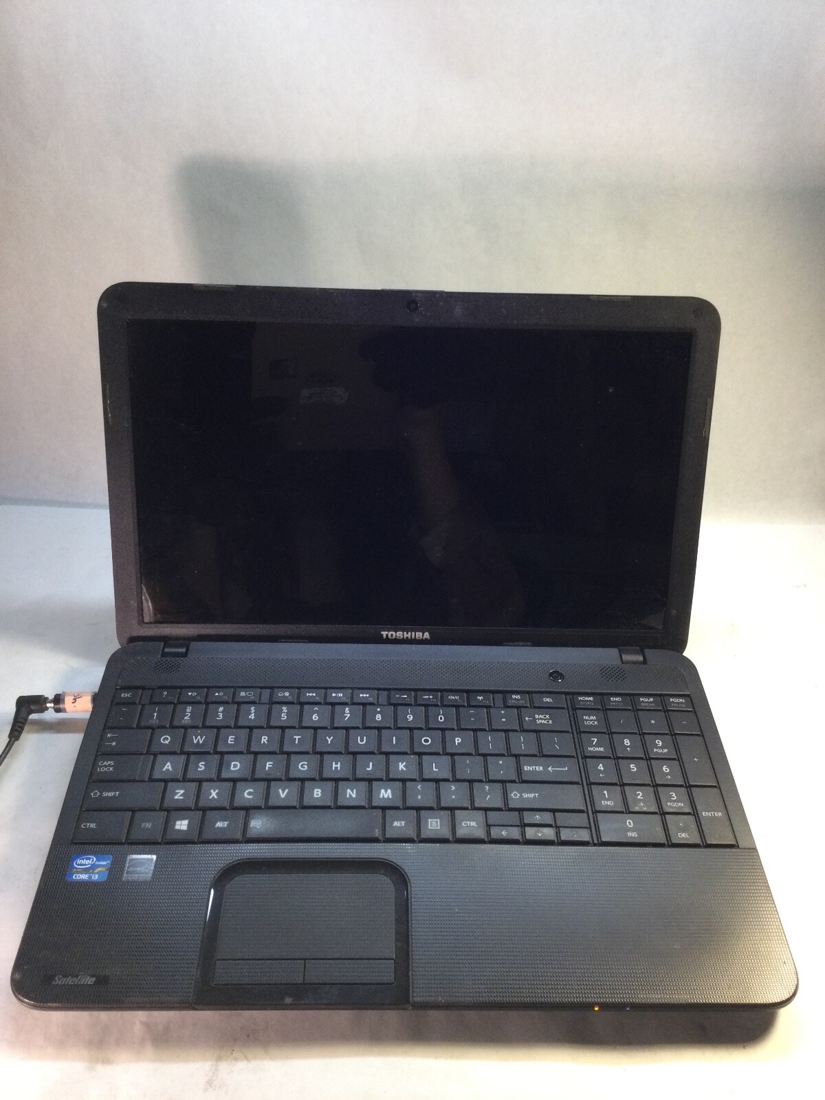 Toshiba Satellite Pro C855 15″ Laptop Intel Core i3 – POWERS/BROKEN DISPLAY – MZ