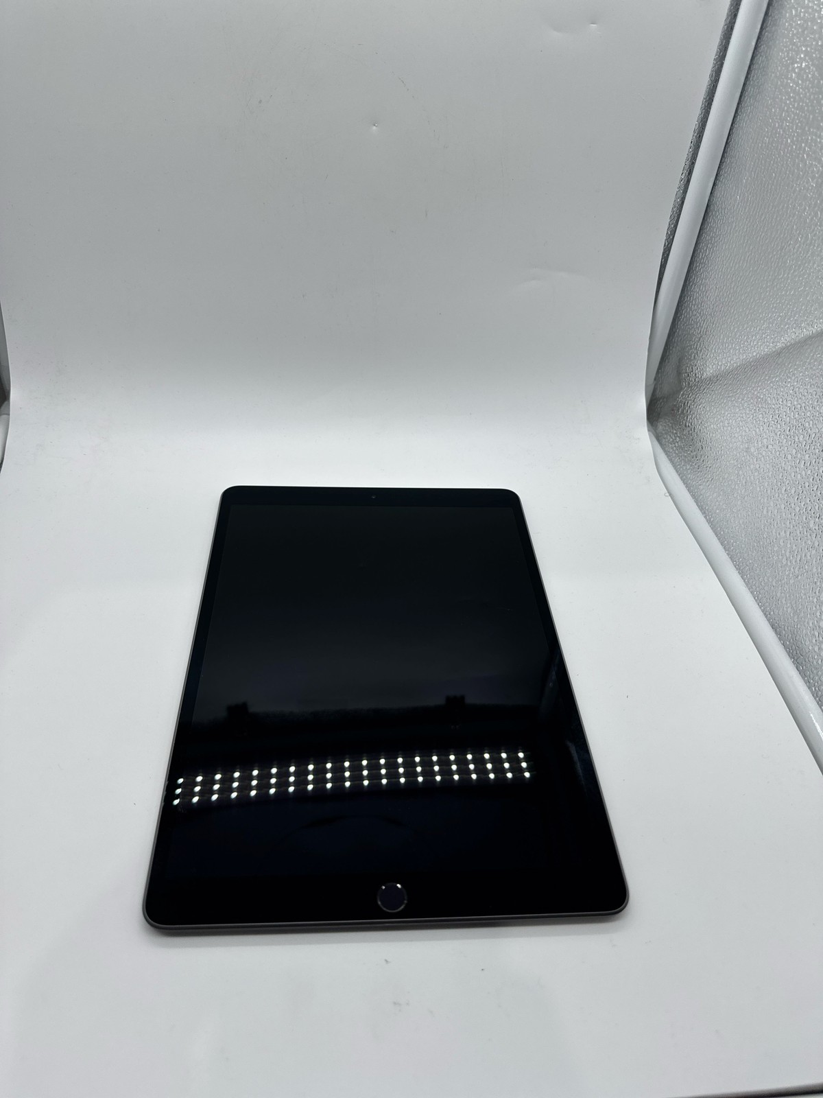 Apple iPad 10.2″ Wi-Fi 64GB 3rd Gen- Space Gray