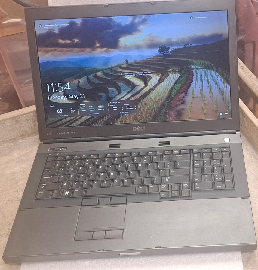 Dell M6600 17.3” laptop i5-2520 @2.5 gHz 256gb SSD+320gb HDD 16gb of memory