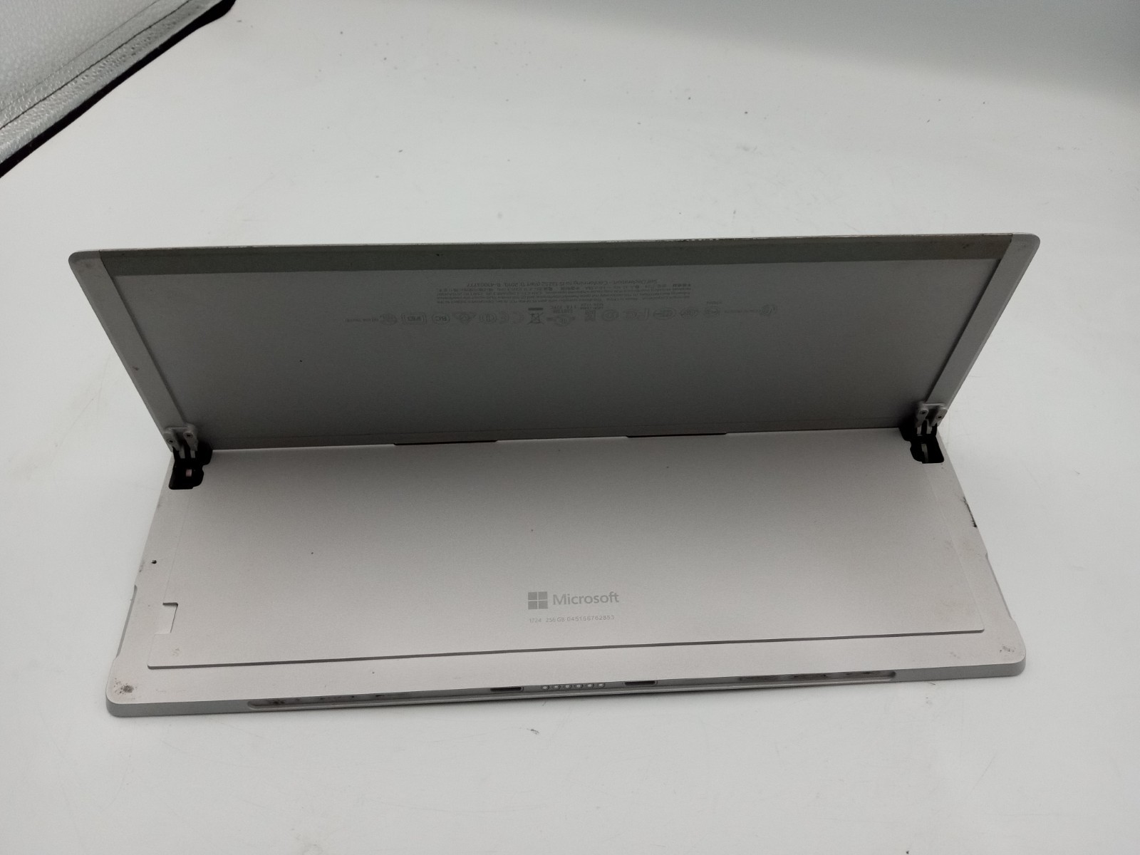 Microsoft Surface Pro 4 1724 12.3″ i5-6300U 8GB RAM 256GB SSD Windows 11 -RR