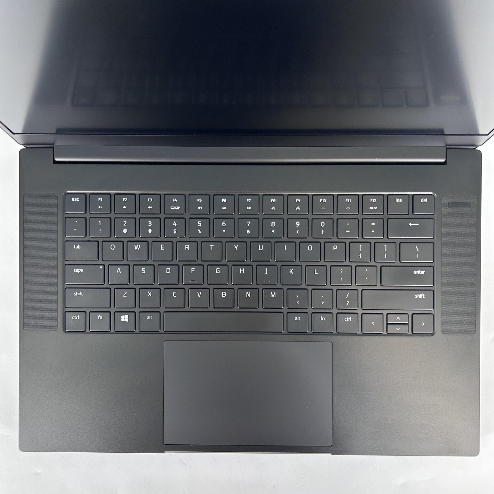 Razer Blade 15 Base 144Hz FHD i7-10750H 2.6GHz 16GB 512GB SSD RTX 3070 Very Good