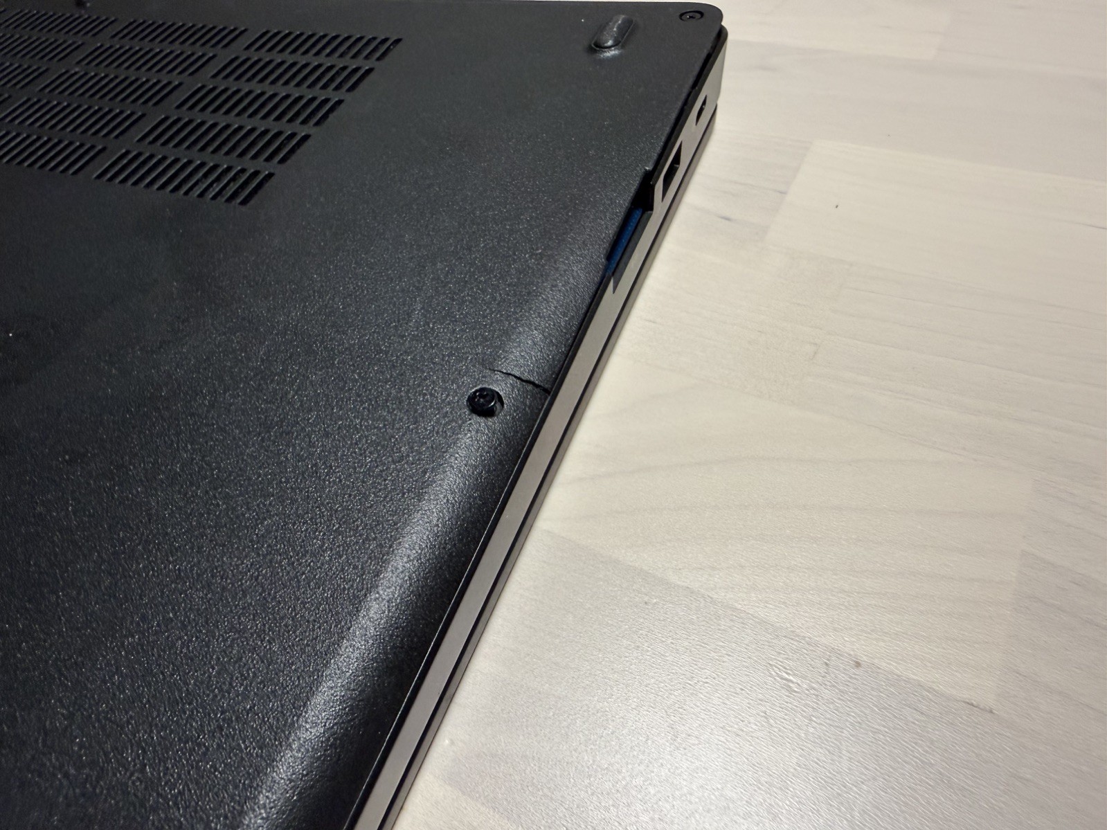 Dell Latitude 5580 Laptop Intel Core i5 7th Gen No HD/OS/AC Adapter- Bad Battery