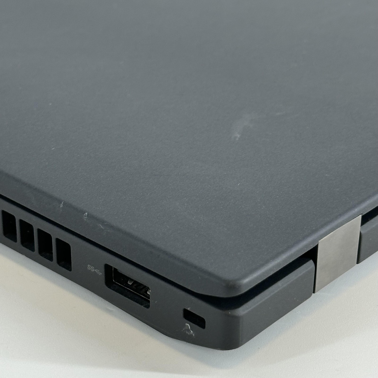 Lenovo ThinkPad P16s Gen 1 FHD+ 1.8 GHz i7-1280P 32GB 1TB SSD T550 Very Good