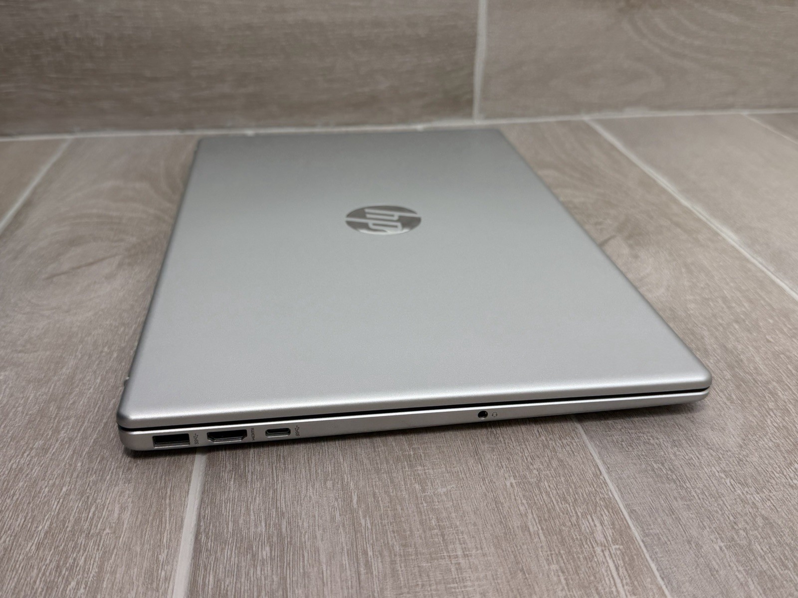 HP Laptop 15-FC0353NR 15.6″ Touch Laptop Ryzen 3 7320U 8GB RAM 256GB NVMe Win-11