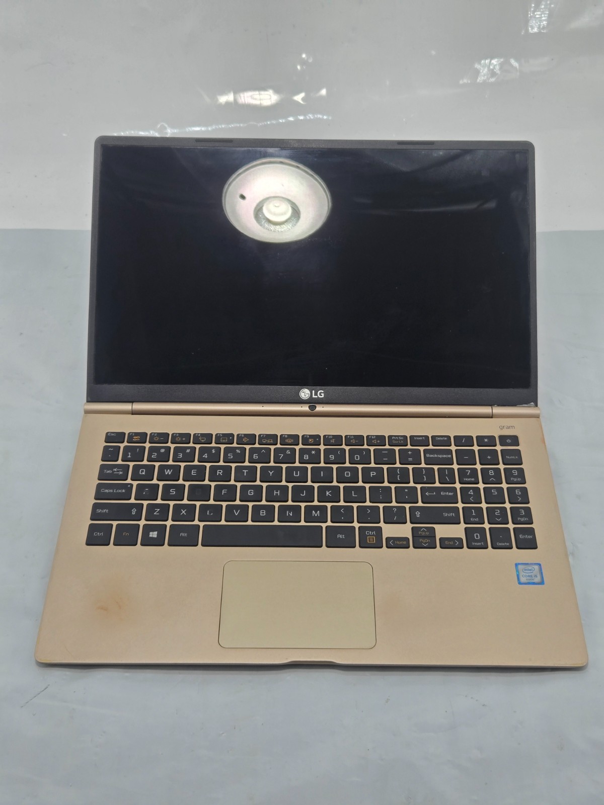 LG Gram 15Z960 Laptop 15.6″ FHD i5-6200U, 2.3GHz – 8GB – 256GB SSD – WIN 11
