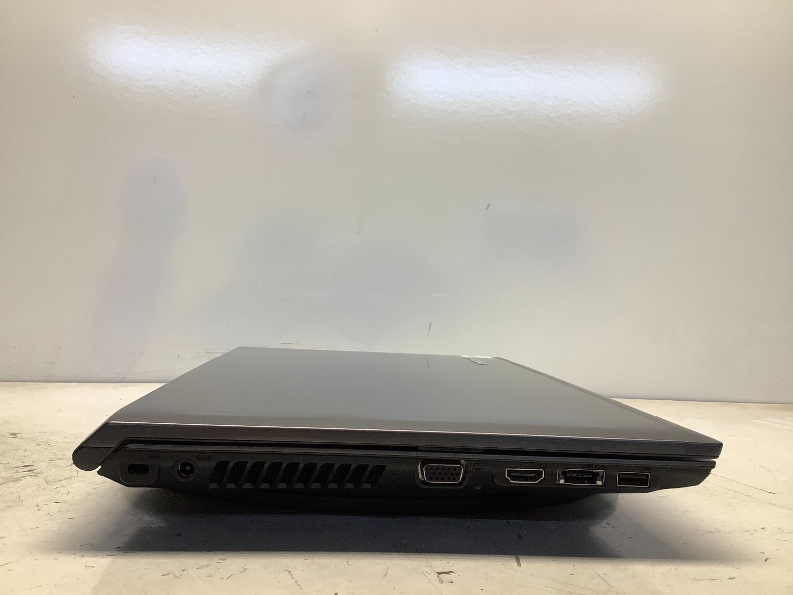 Lenovo V570 1066 Intel i5-2430M 2.4GHz 6 GB NO HDD/Battery
