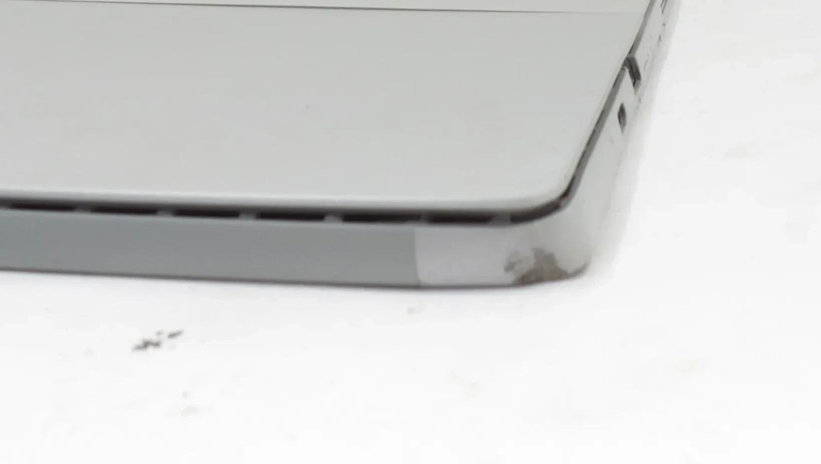 Microsoft Surface Pro 7 1866 Core i5-1035G4 1.1GHz 16GB 256GB – cracked screen