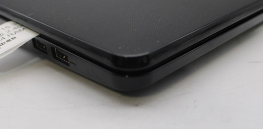 Dell Inspiron 15 3567 i3-7100U 2.40GHz 4GB RAM NO OS/HD/SSD*PARTS/REPAIR*