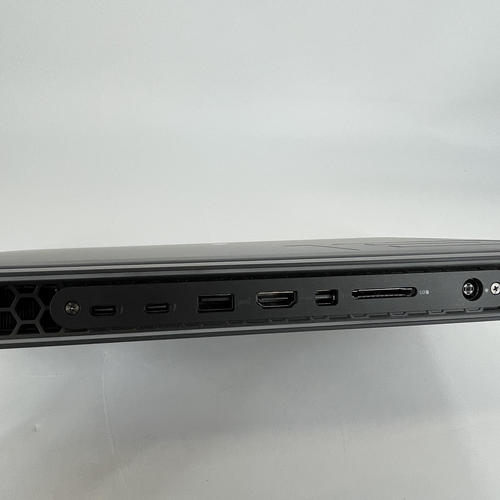 Dell Alienware M18 R1 165Hz QHD+ i9-13980HX 16GB 4TB RTX 4090 – BAD POWER RAIL