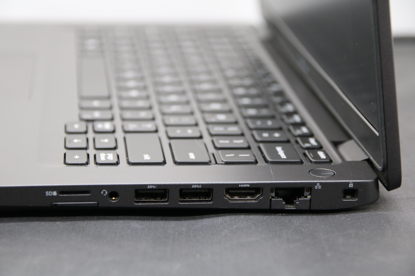 Dell Latitude 5400 – i5-8265U – 8GB, 128GB, Windows 11 Pro +Adapter