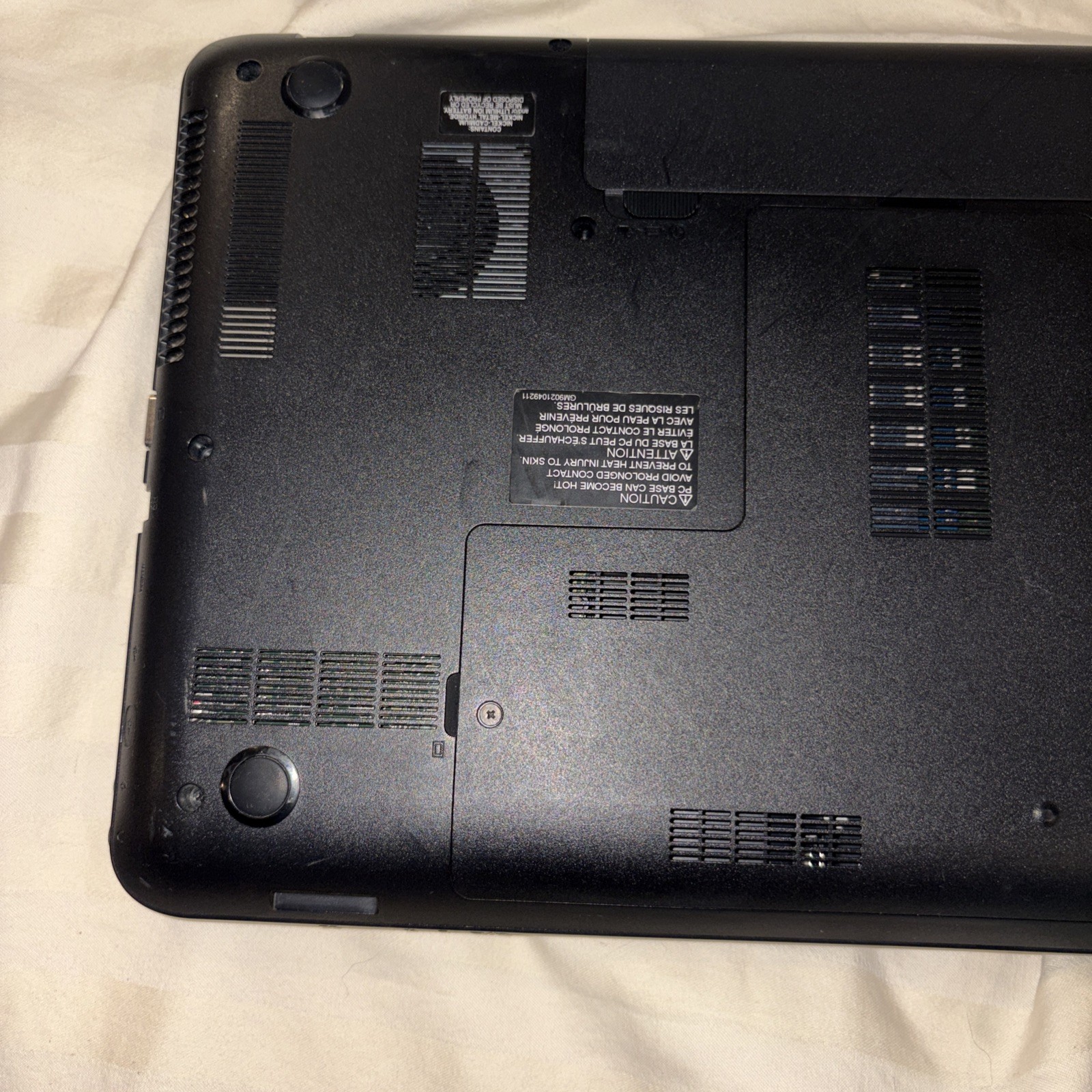 Toshiba Satellite C855D-S5205 AMD E-450 1.65GHz 4 GB NO HDD