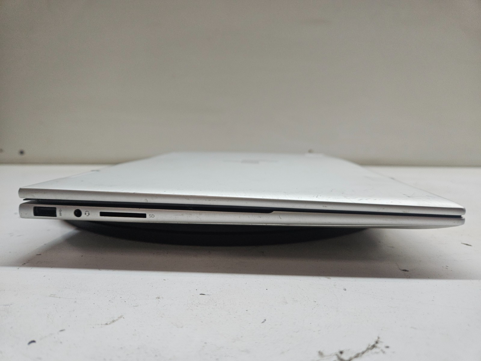 HP ENVY 15-EW0013DX Intel Core i5-1235U 8GB NO HDD – FOR PARTS/REPAIR SCREEN DMG
