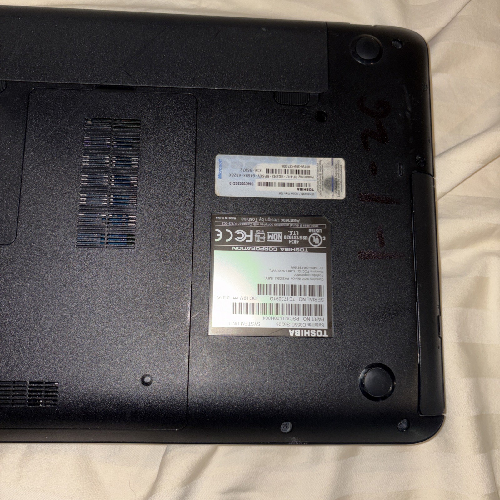 Toshiba Satellite C855D-S5205 AMD E-450 1.65GHz 4 GB NO HDD
