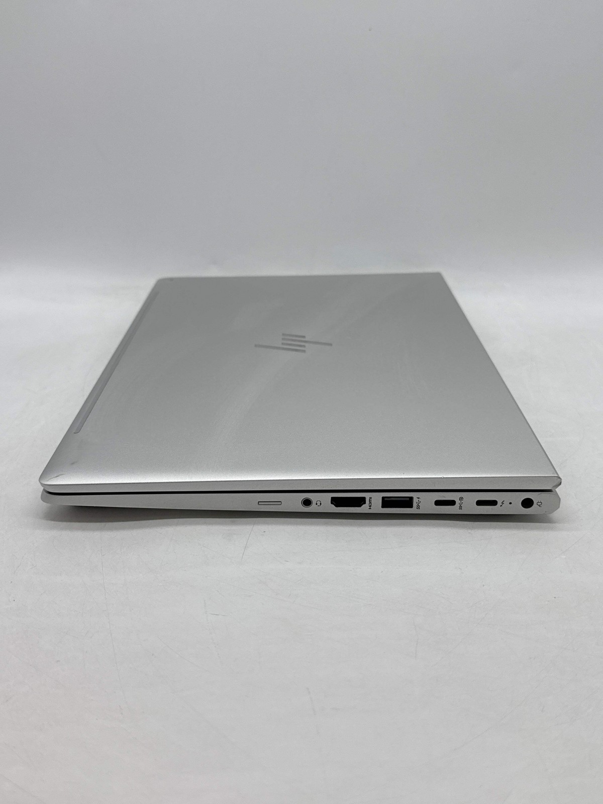 HP EliteBook 640 G10 14.0″ FHD Touch Core i5-1335U 1.30GHz 256GB SSD 8GB RAM
