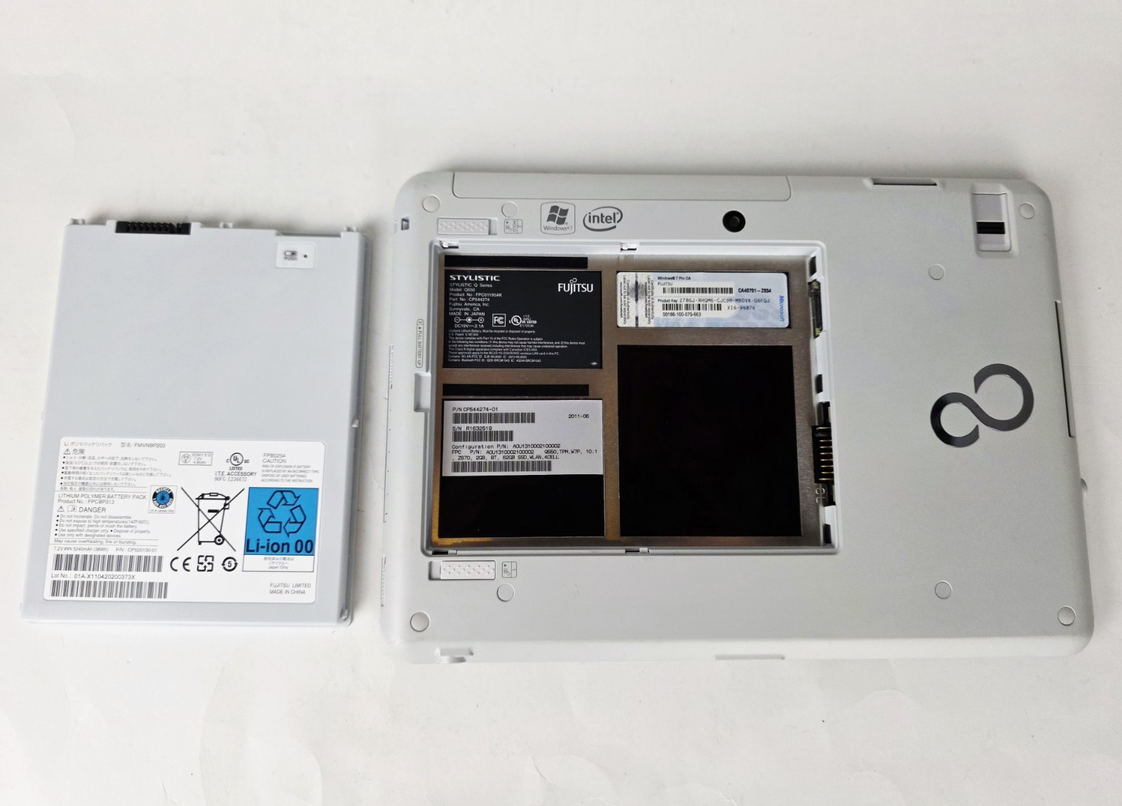 Fujitsu Stylistic Q Series Q550 PC Tablet Windows 7 Pro (FOR PARTS OR REPAIR)