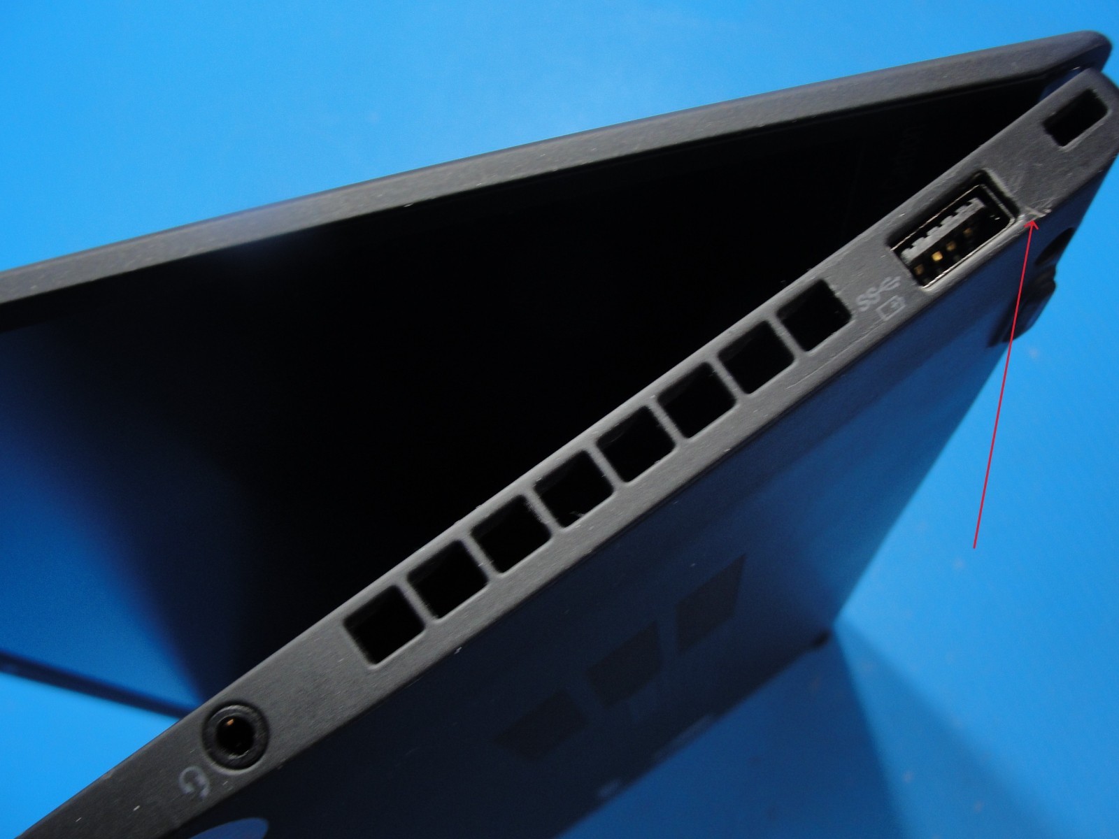 Lenovo ThinkPad X1 Carbon Gen 5 14″WQHD Core i7-7600U 2.8GHz 16GB RAM 1TB SSD+PA