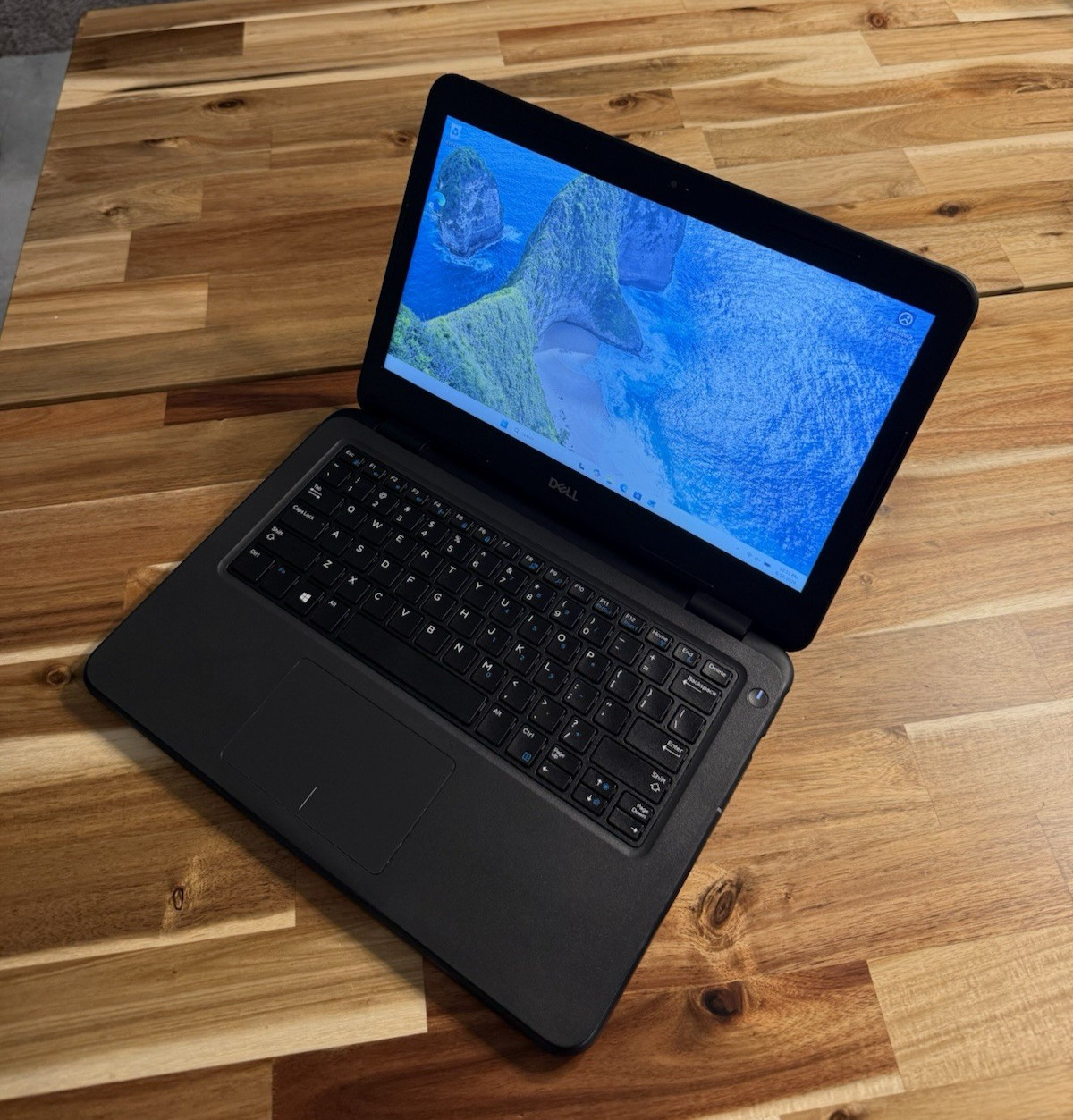 Dell Latitude 3310 13.3″ i5-8265U 8GB RAM 256GB SSD