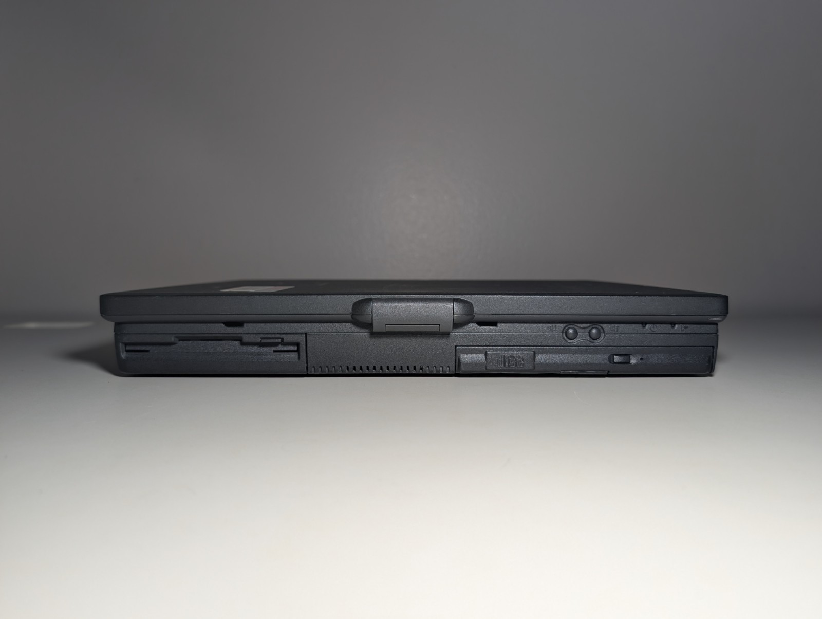 15″ Compaq Armada | Pentium III 512MB 80GB HDD | Win 98 + XP Vintage 1999 Beauty