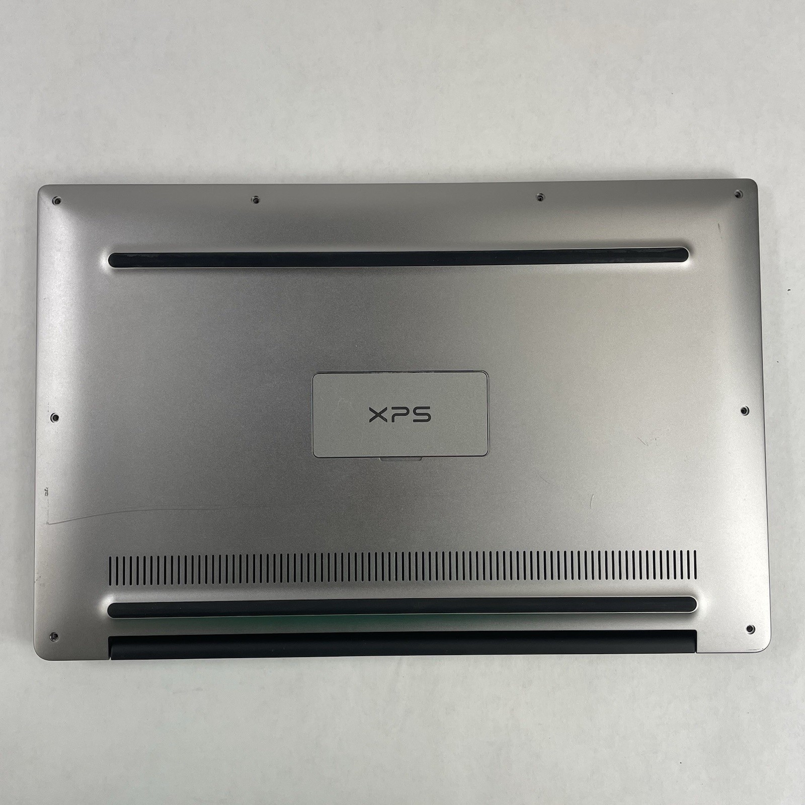 Dell XPS 13 9360 13.3″ i5-7200U 2.50 GHz 4 GB RAM No SSD/OS/AC/Battery