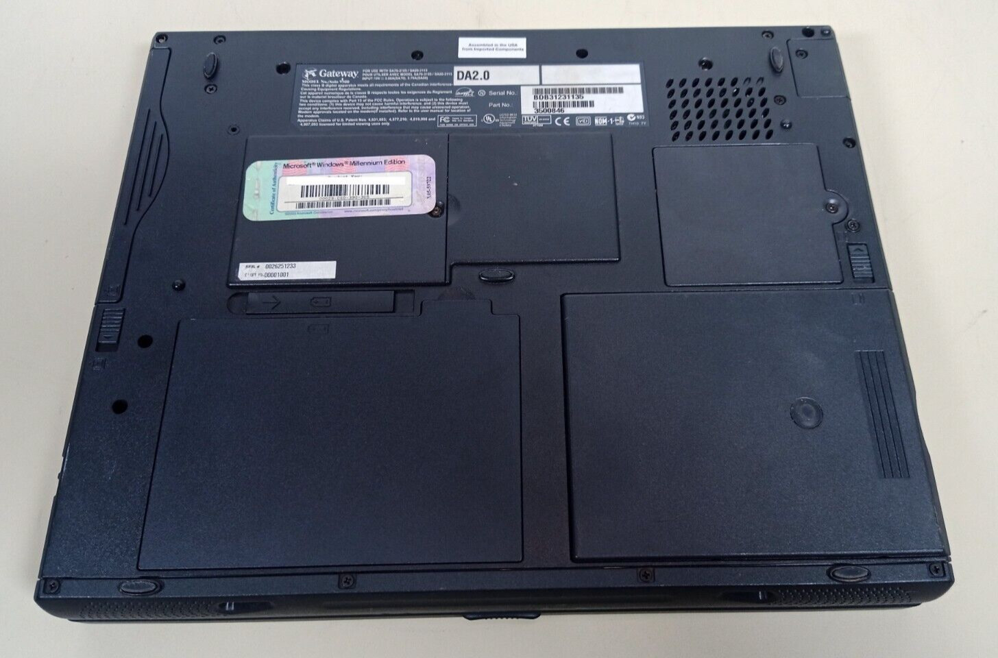 Vintage Gateway Solo 9500 Laptop Pentium III 745MHz 128MB RAM 20GB HDD WinXP