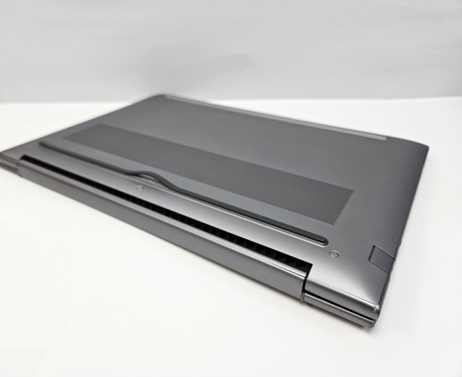 HP ZBook Power G11 16″ Mobile Workstation Ultra 7 165H 32GB – 1TB SSD Watrranty