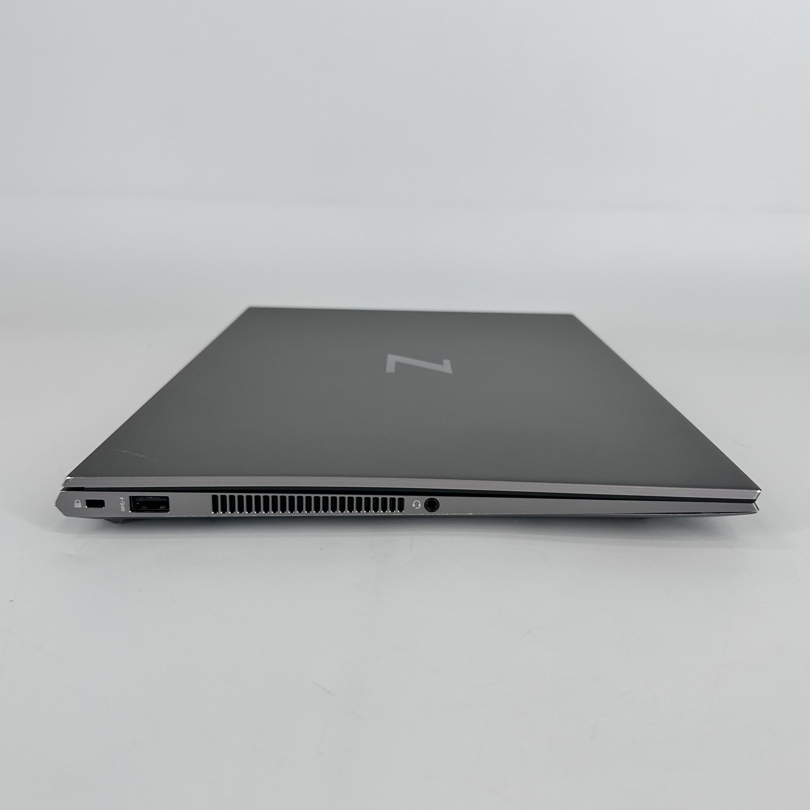 HP ZBook Studio 15 G8 FHD i7-11850H 2.50GHz 32GB 1TB SSD RTX A2000 White Spot