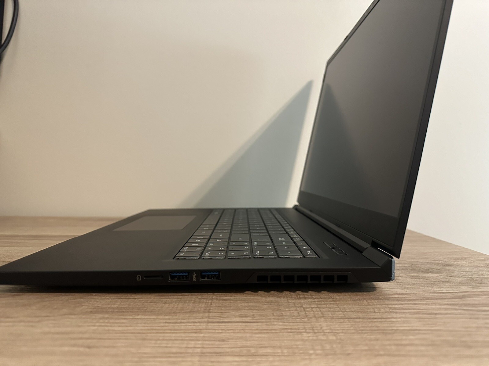 Eluktronics MAX-17 gaming laptop i7 rtx 3070