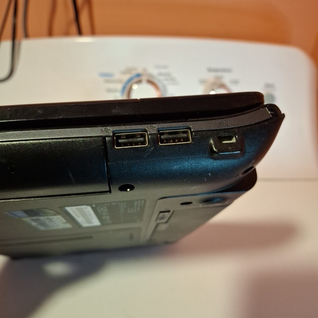Samsung NP300E5C-A07US Laptop 15.6″ LCD Core i3-2370M HDMI USB 4GB RAM For Parts