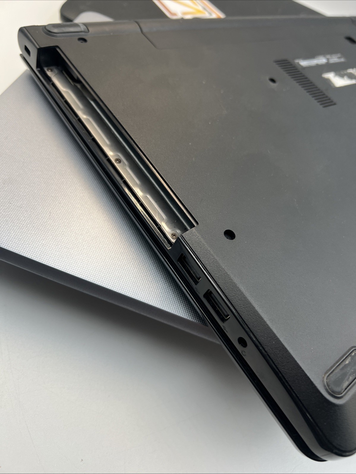 4 Laptops 1 iPad For Parts/Repair – Dell – Apple – Toshiba – Hp