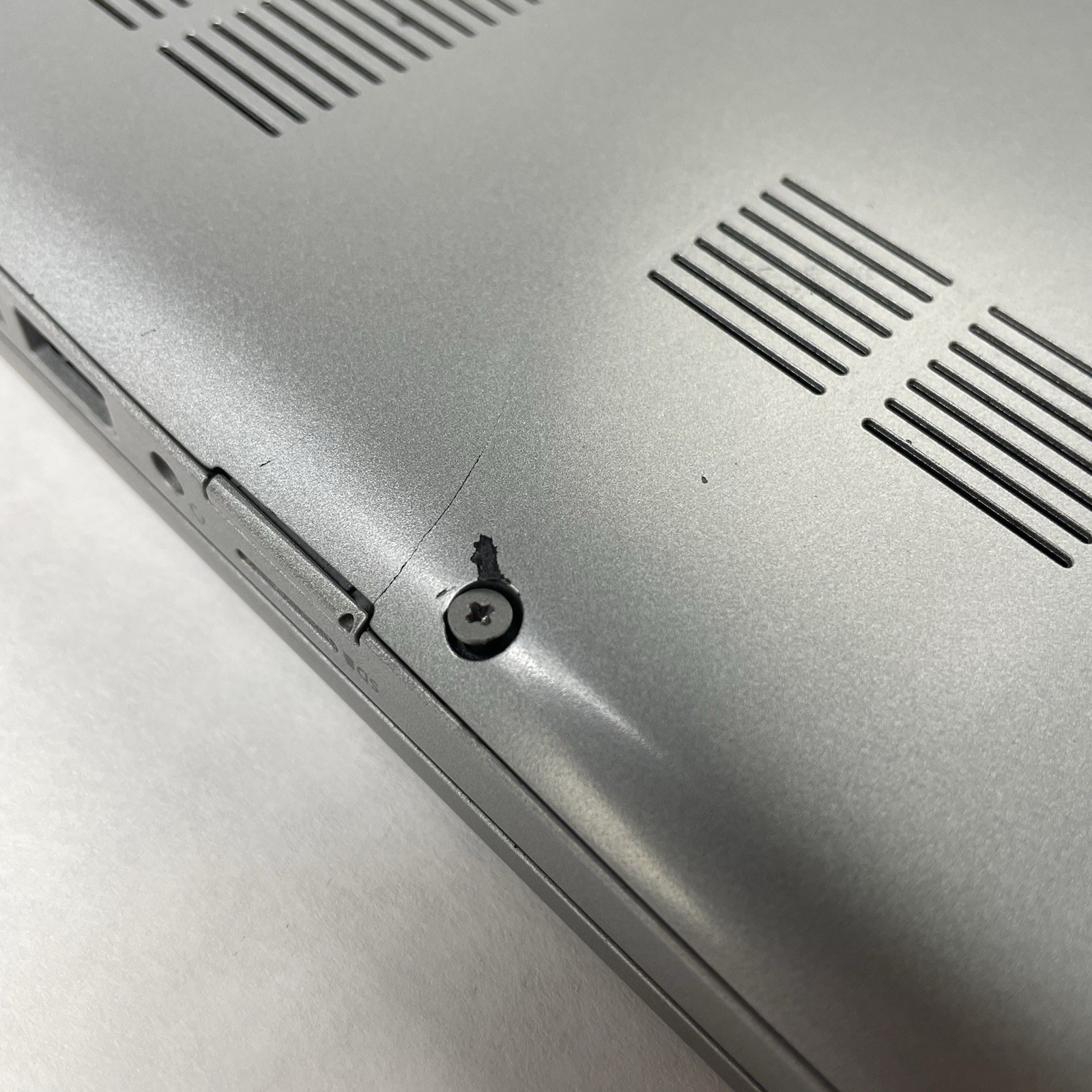 Dell Latitude 5410 14″ i7-10610U 1.80 GHz 8 GB RAM No SSD/OS/AC/Batt – READ