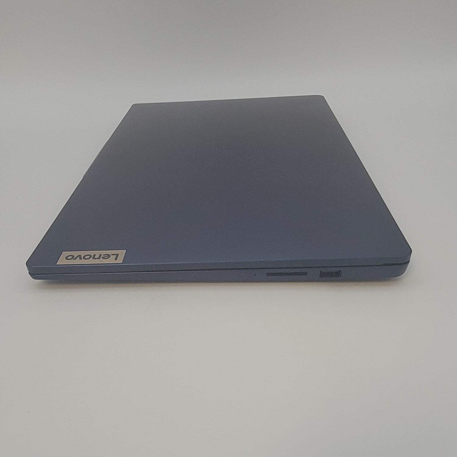 Lenovo IdeaPad Slim 3 15AMN8 15.6″ Ryzen 5 7520U 2.8GHz 8GB RAM 512GB SSD