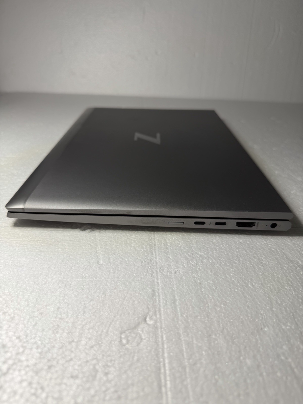 HP ZBook Firefly 14 G8 14″ Core i5-1135G7 256GB 16GB Win 11 Pro W/ AC adapter