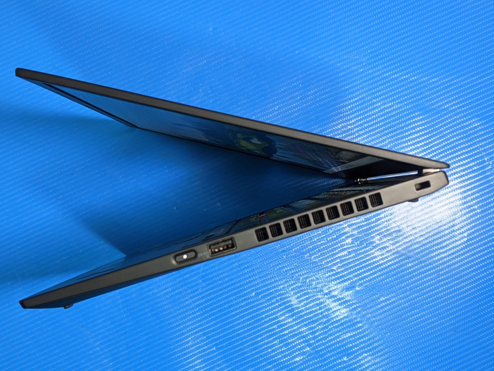 Lenovo ThinkPad X1 Carbon Gen 8 14″ FHD i7-10th 1.8GHz 16GB 512GB SSD W11P +PA