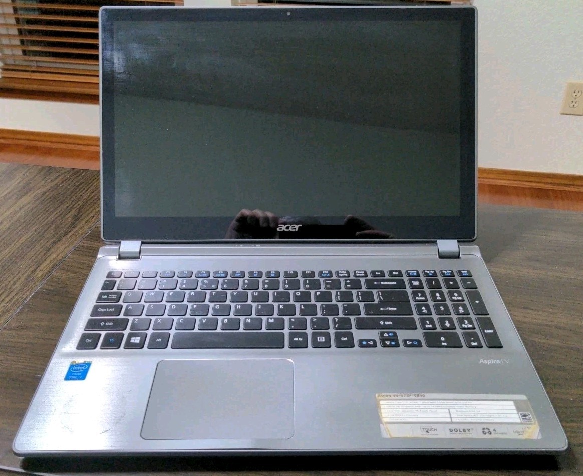 Acer Aspire V5-573P-9899 15.6in. Intel Core i7, 1.8GHz) Laptop (See Description)