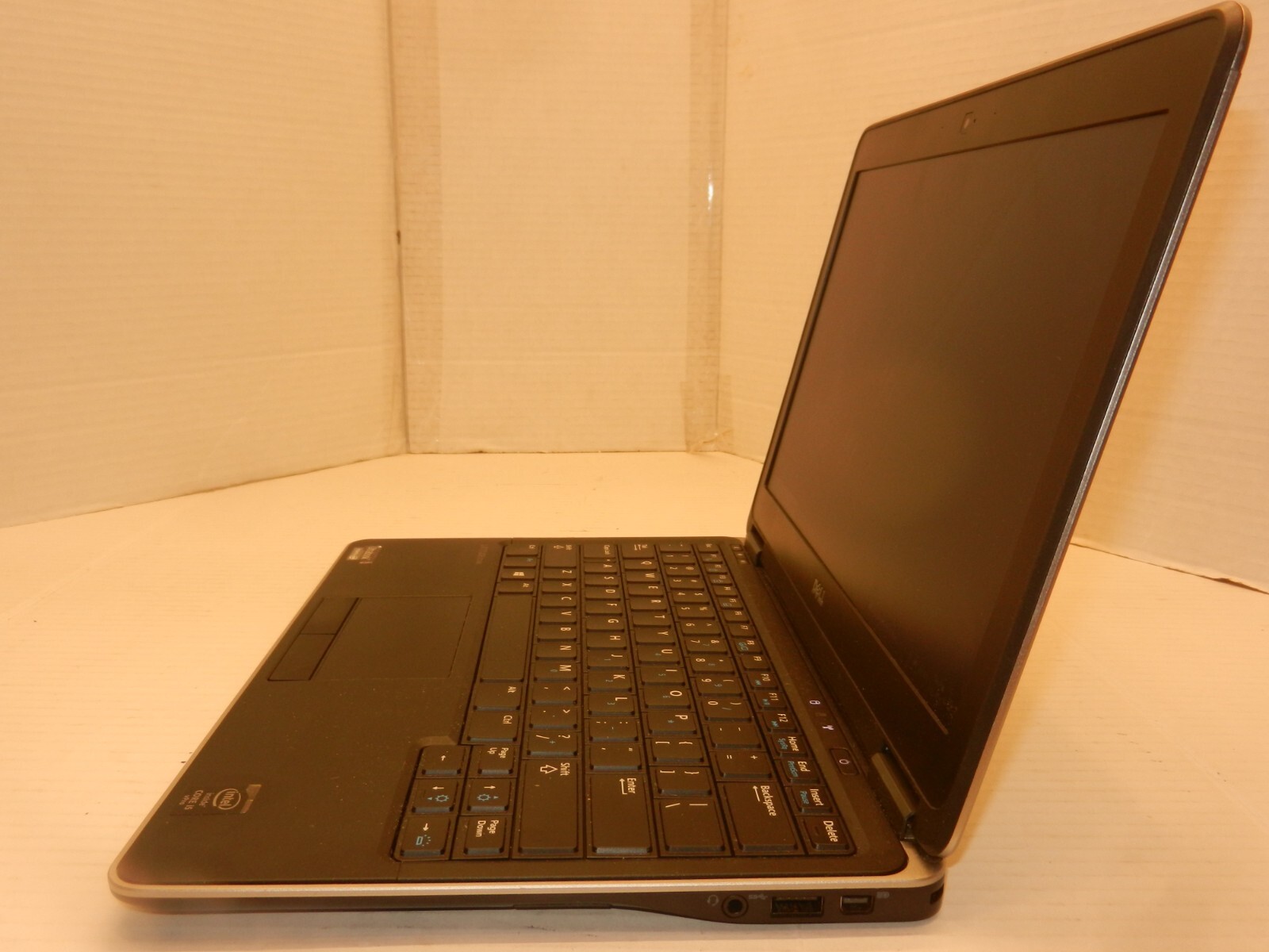 DELL LATITUDE E7240 12″ CORE i5-4310U@2.0GHz 8GB RAM 256GB SSD WINDOW 10 (A)