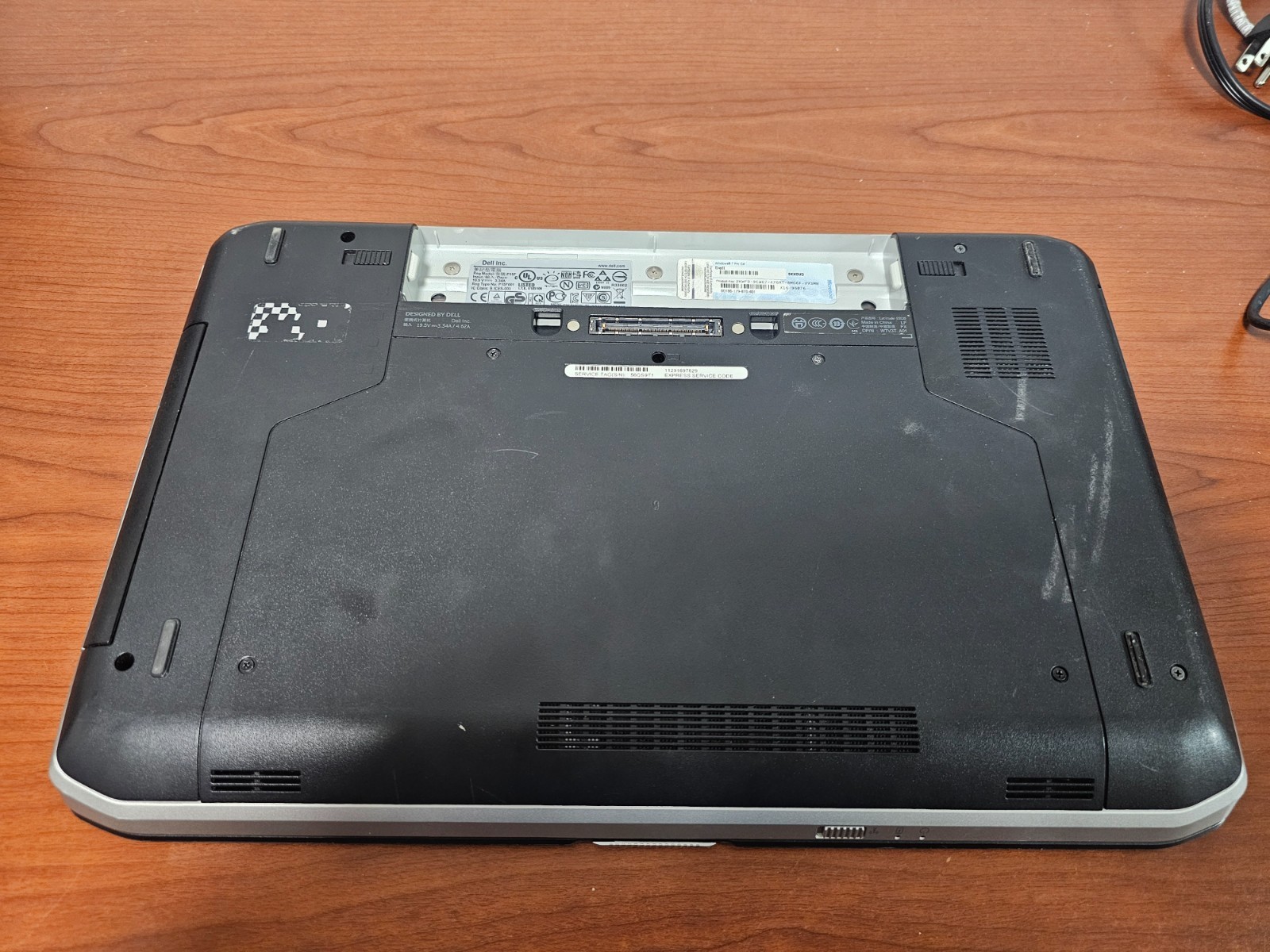 DELL Latitude E5520 Laptop (15.6″, i3-2350M, 2 GB/No SSD, No OS) – READ!