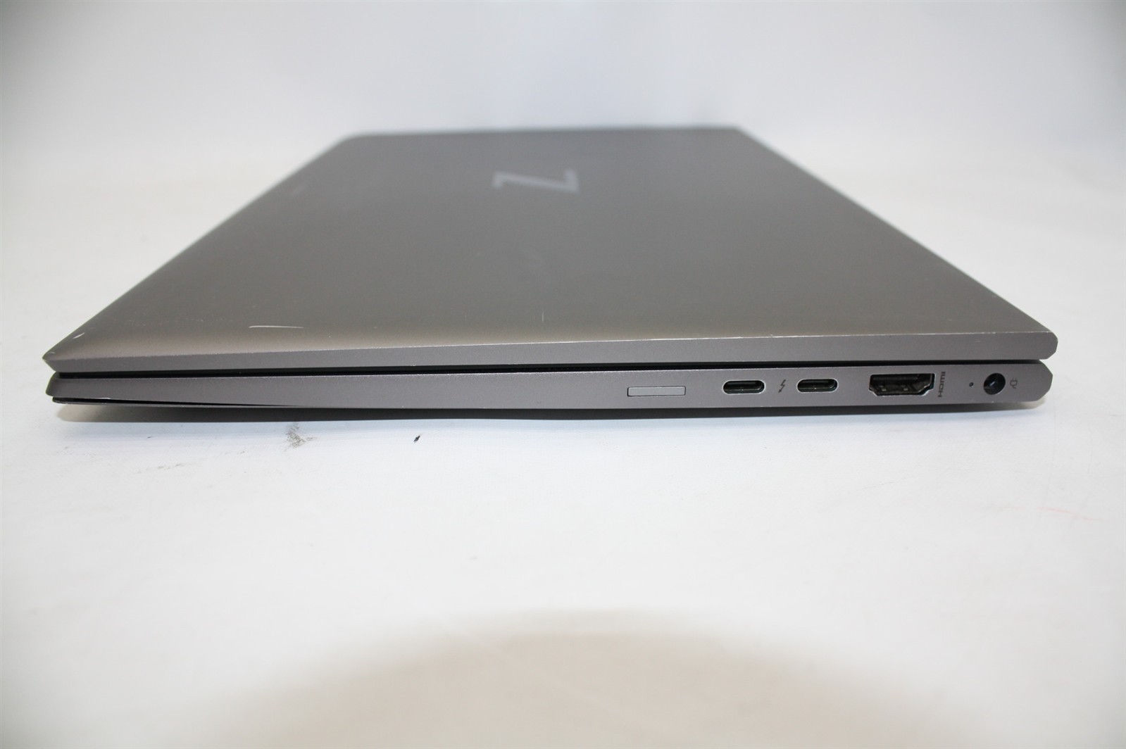 14″HP ZBook Firefly G8 i5-1145G7 2.60GHz RAM 16GB NVMe 256GB/Cosmetic issue